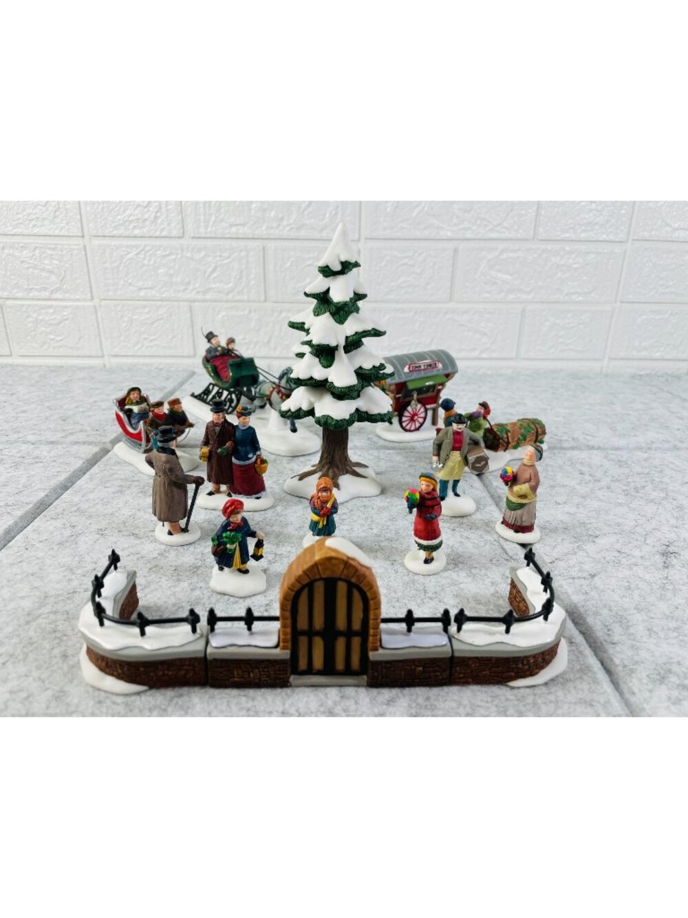 Vintage Department 56 Heritage Village Accessories Lot Figures Sleighs Tree Fenc